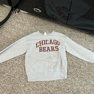 It’s a grey Chicago bears crewneck that needs 1 wash then it’s good to go.